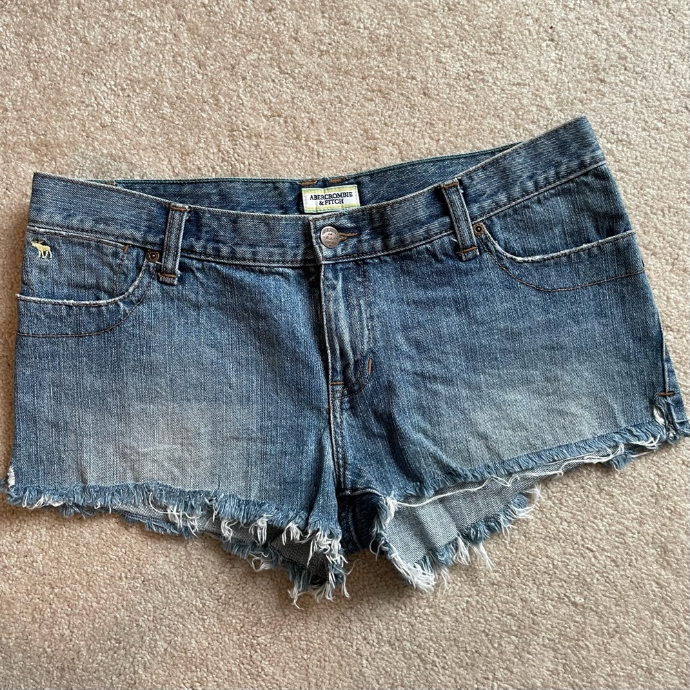 Vintage low rise denim shorts by Abercrombie & Fitch, sz 6